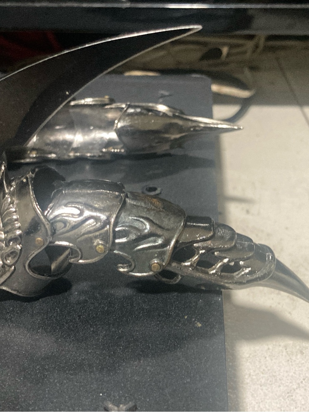 Articulated Black Metal Reptile Claw Accent for Terrariums